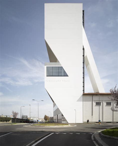 bagni torre fondazione prada|fondazione prada tower milan.